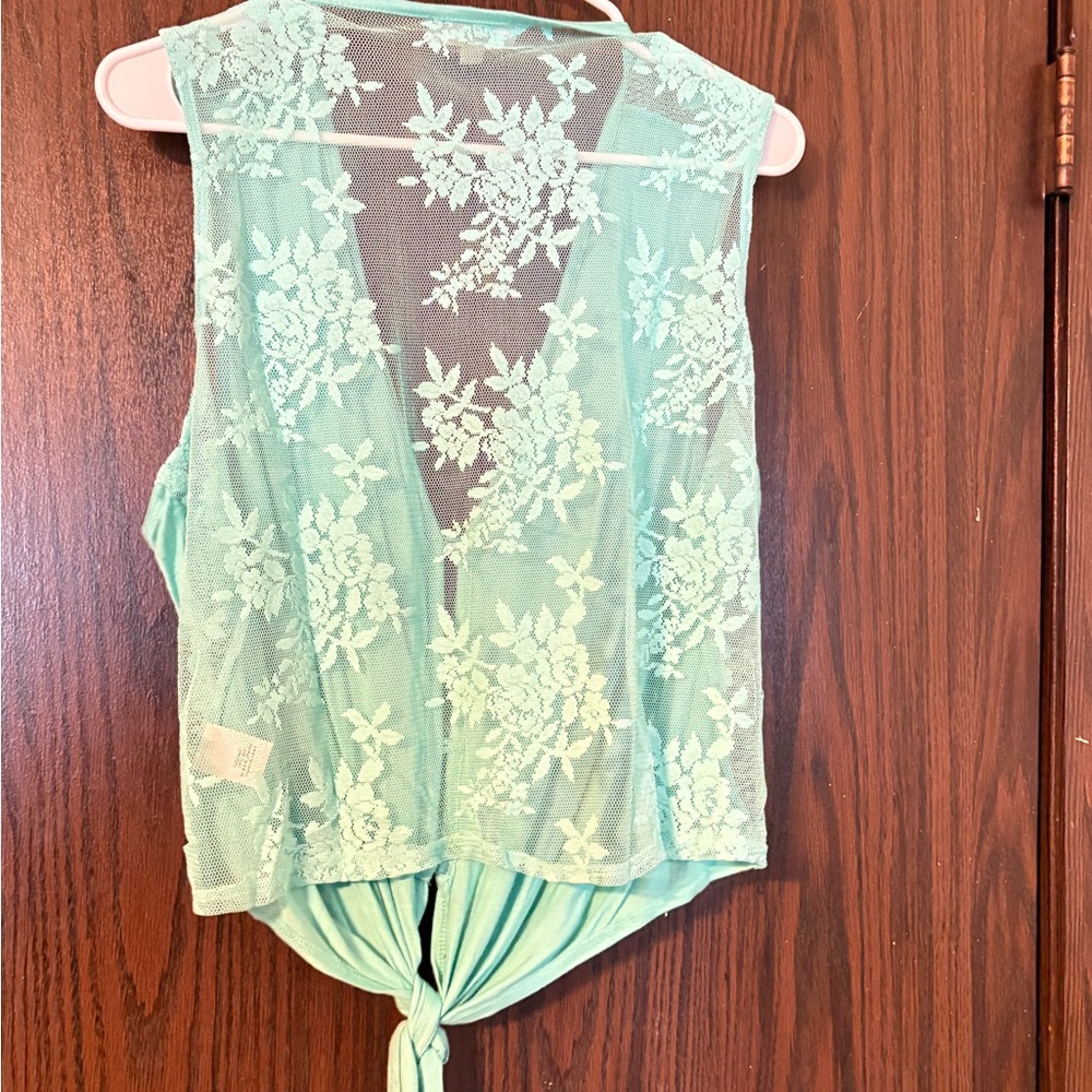 Iris Basic Light Green Lace Top